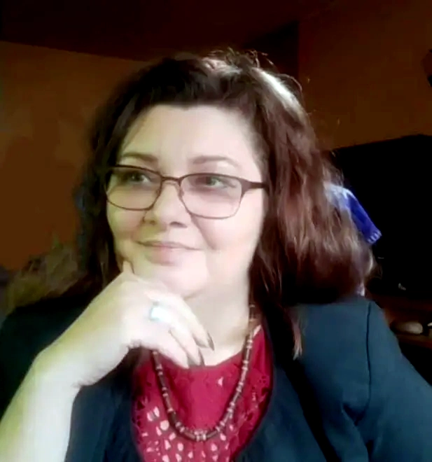 Natalie Fechant Atelier d'épanouissement Personnel Portrait de Nathalie Fechant, animatrice d’ateliers d’épanouissement personnel par le théâtre à Monflanquin